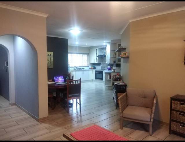 3 BEDROOM HOUSE FOR SALE IN ROOIHUISKRAAL NORTH